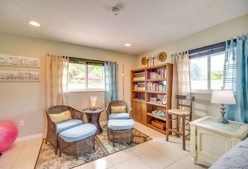 Breezy Palm Bay Home: Outdoor Pool, Near Beaches!