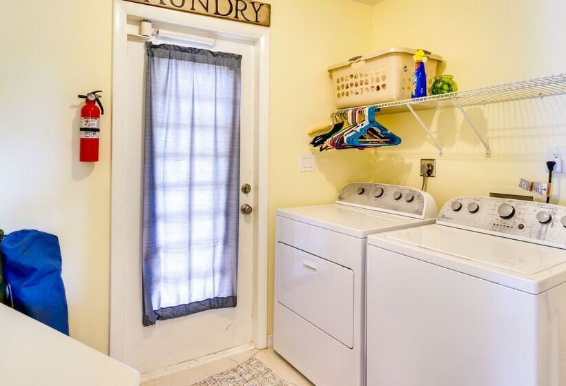 Breezy Palm Bay Home: Outdoor Pool, Near Beaches!