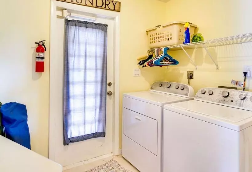 Breezy Palm Bay Home: Outdoor Pool, Near Beaches!