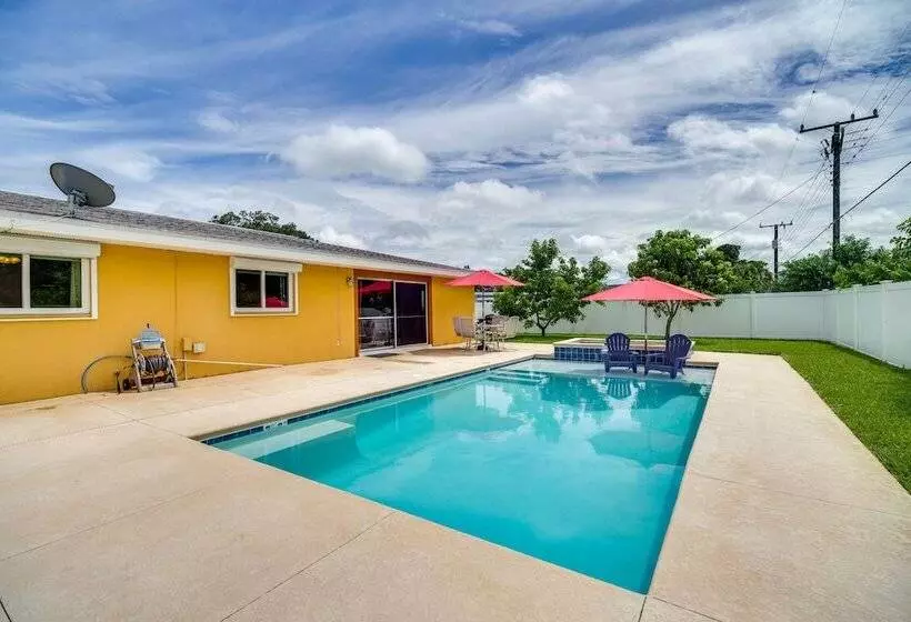 Breezy Palm Bay Home: Outdoor Pool, Near Beaches!
