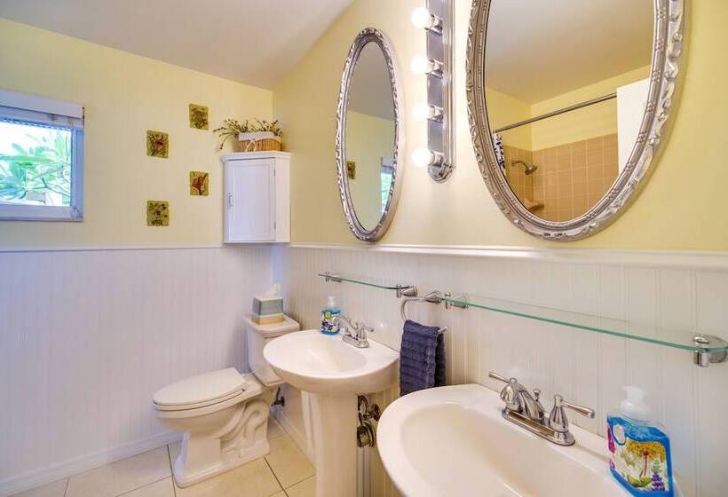 Breezy Palm Bay Home: Outdoor Pool, Near Beaches!