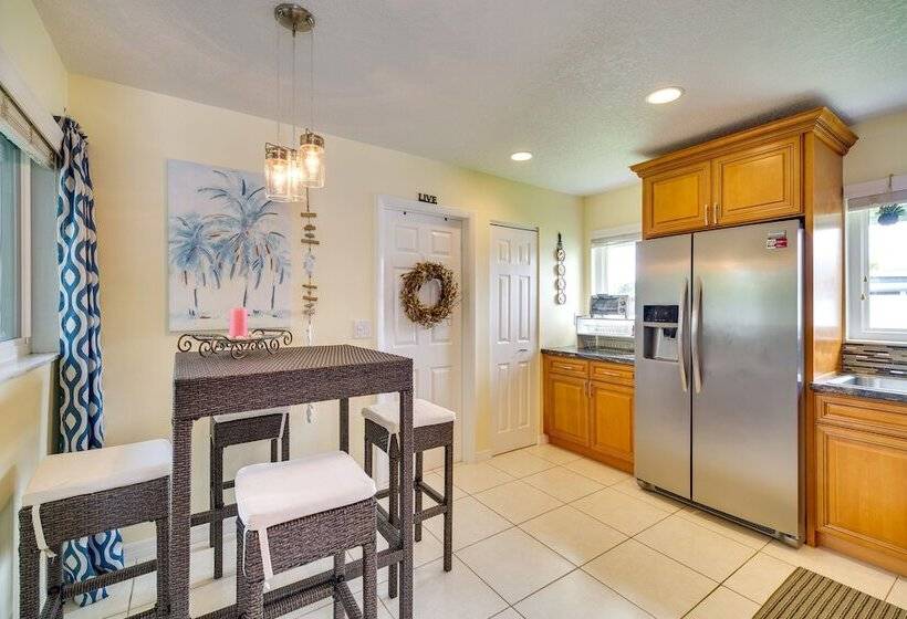 Breezy Palm Bay Home: Outdoor Pool, Near Beaches!