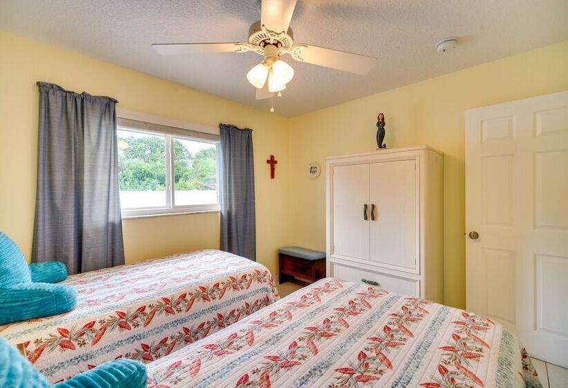 Breezy Palm Bay Home: Outdoor Pool, Near Beaches!