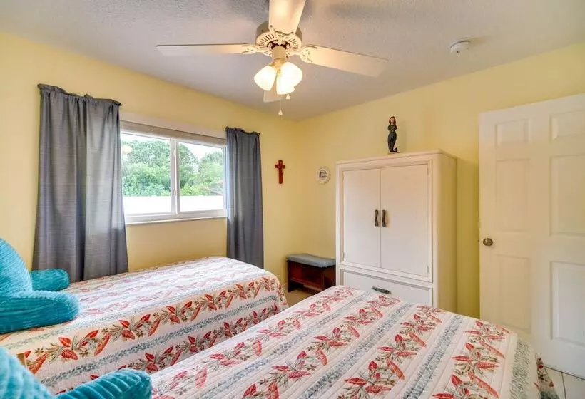 Breezy Palm Bay Home: Outdoor Pool, Near Beaches!