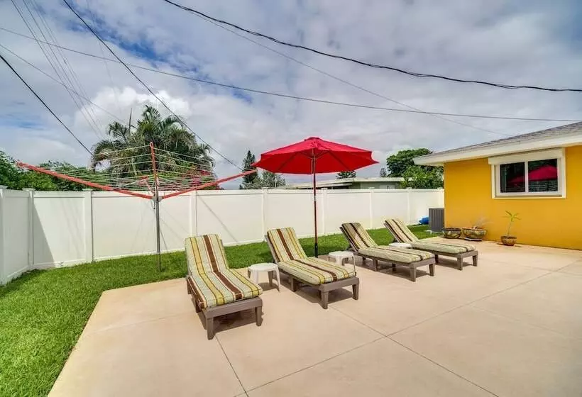 Breezy Palm Bay Home: Outdoor Pool, Near Beaches!