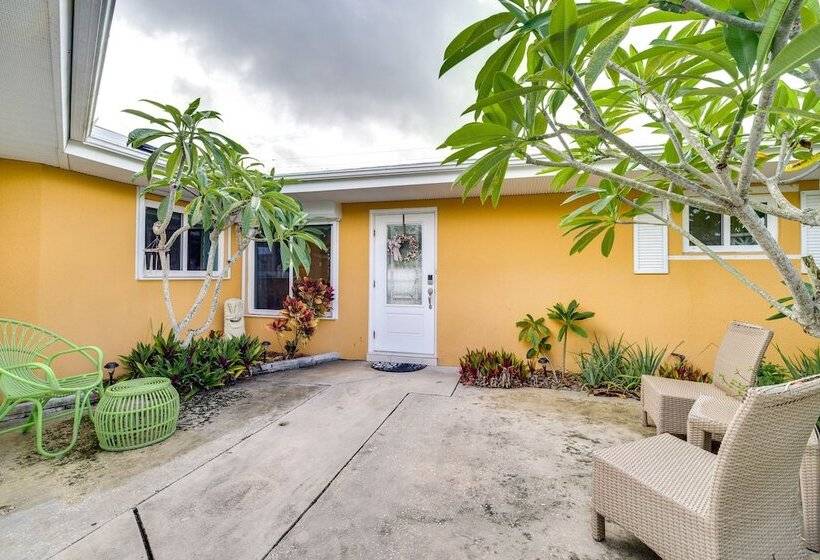 Breezy Palm Bay Home: Outdoor Pool, Near Beaches!