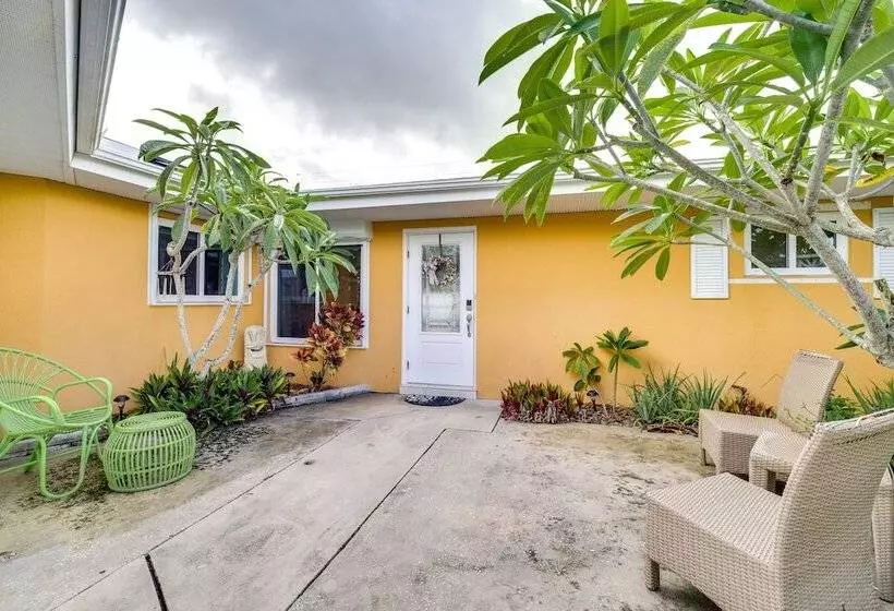 Breezy Palm Bay Home: Outdoor Pool, Near Beaches!
