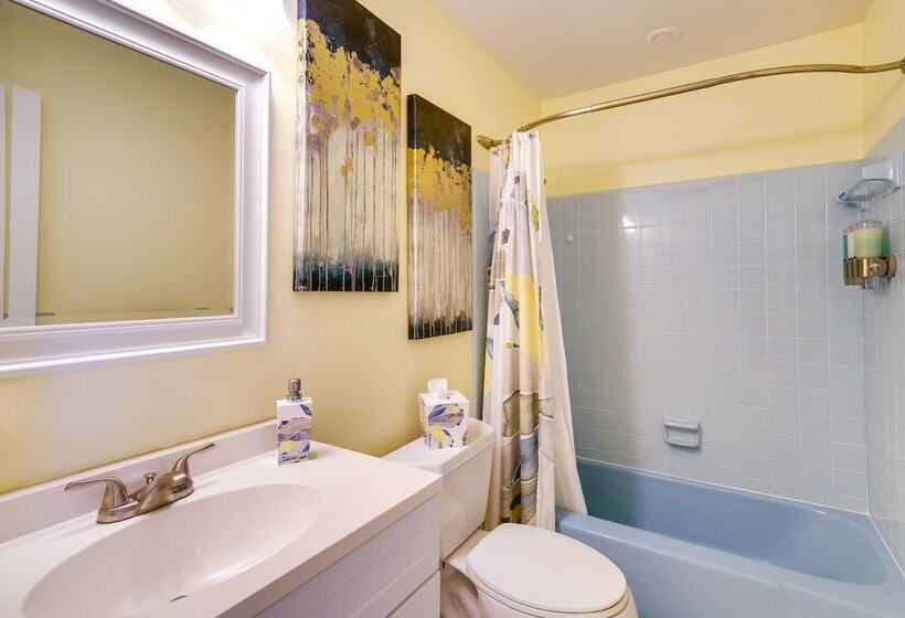 Breezy Palm Bay Home: Outdoor Pool, Near Beaches!