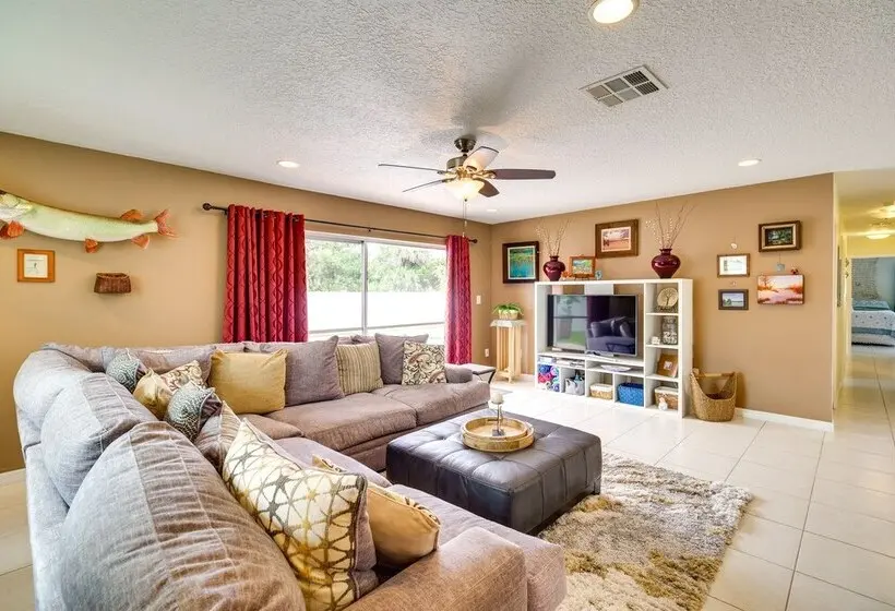 Breezy Palm Bay Home: Outdoor Pool, Near Beaches!