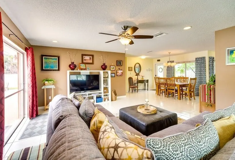 Breezy Palm Bay Home: Outdoor Pool, Near Beaches!
