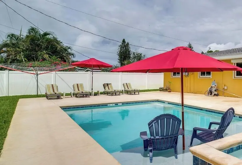 Breezy Palm Bay Home: Outdoor Pool, Near Beaches!