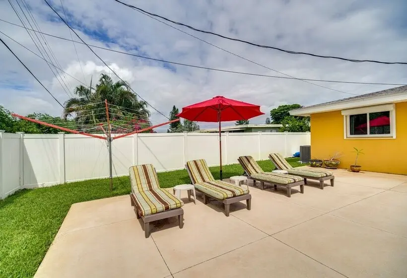 Breezy Palm Bay Home: Outdoor Pool, Near Beaches!