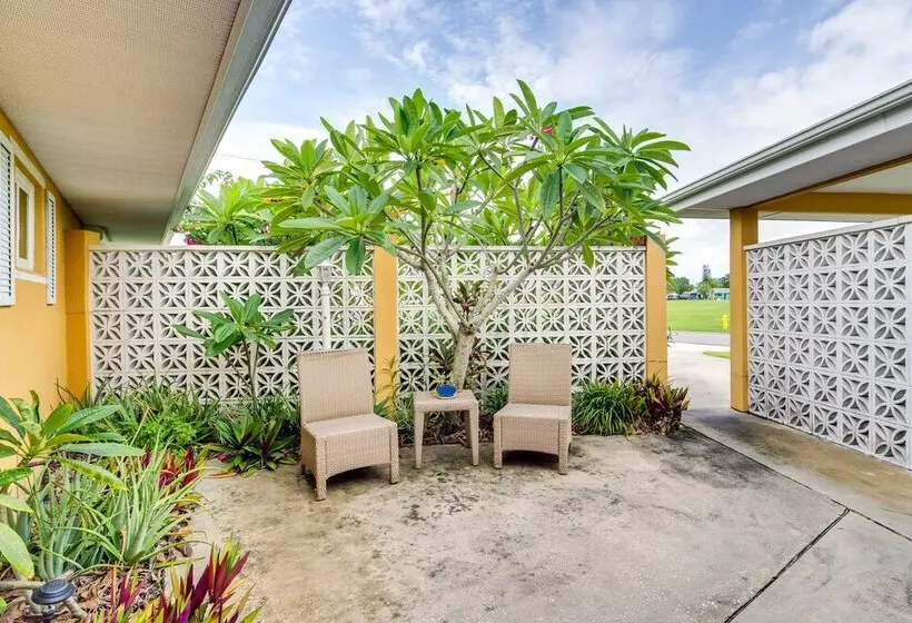 Breezy Palm Bay Home: Outdoor Pool, Near Beaches!