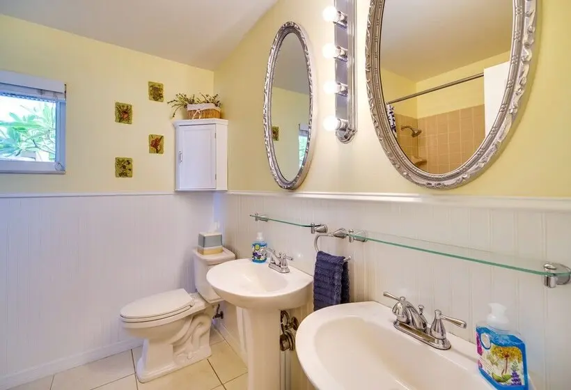 Breezy Palm Bay Home: Outdoor Pool, Near Beaches!