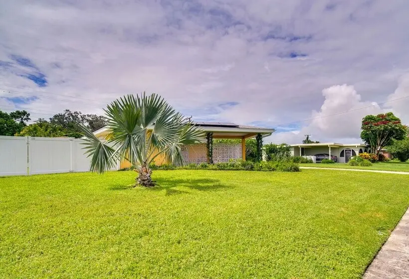 Breezy Palm Bay Home: Outdoor Pool, Near Beaches!