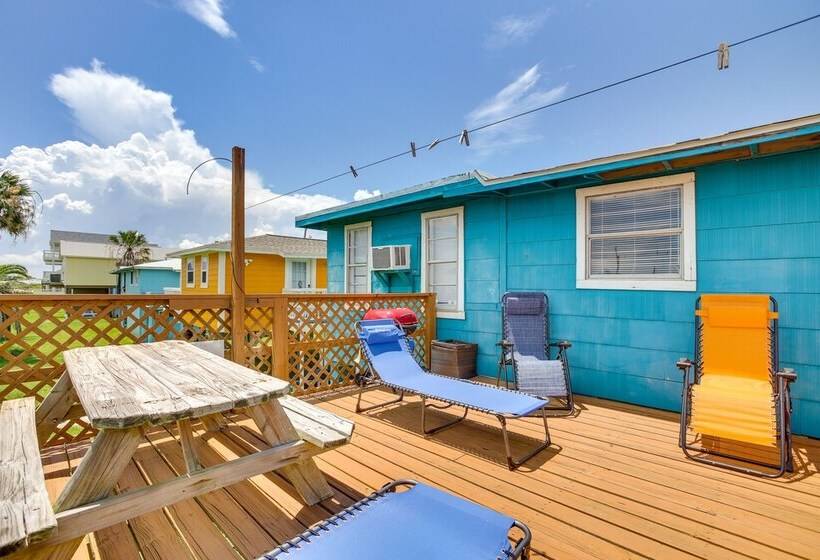 Bright Surfside Beach Home W/ Deck, Walk To Beach!