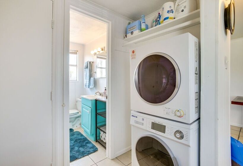 Bright Surfside Beach Home W/ Deck, Walk To Beach!