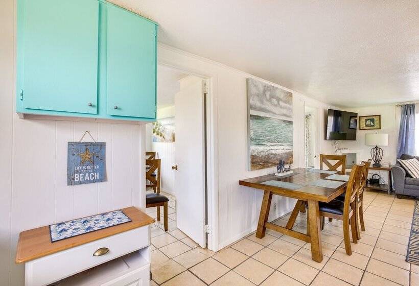 Bright Surfside Beach Home W/ Deck, Walk To Beach!