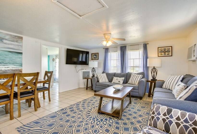 Bright Surfside Beach Home W/ Deck, Walk To Beach!