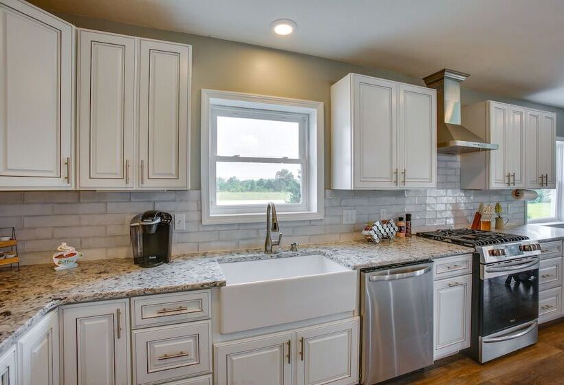 Charming Cadillac Retreat W/ Private Hot Tub!