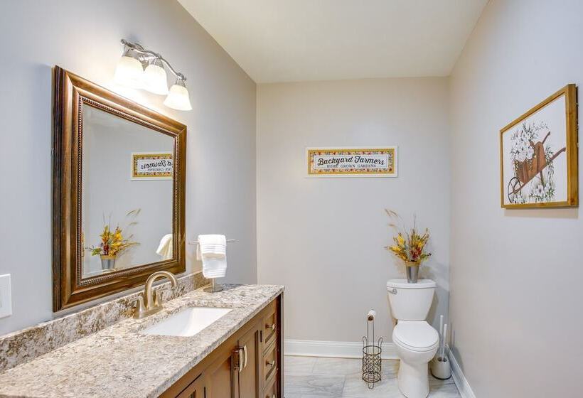 Charming Cadillac Retreat W/ Private Hot Tub!