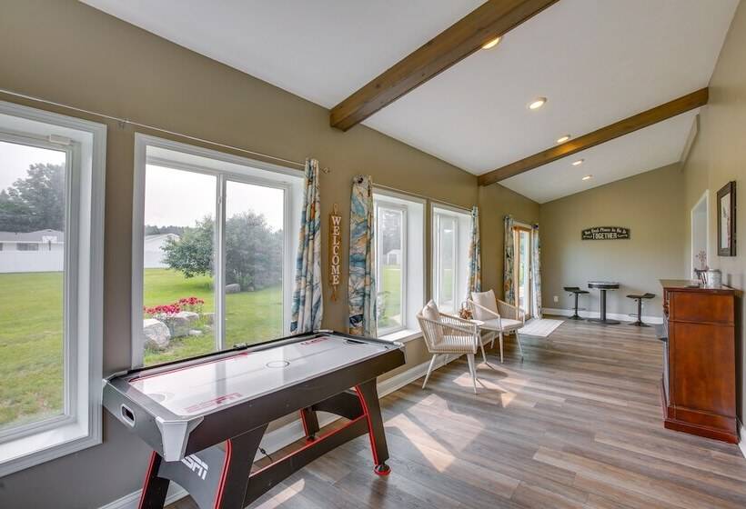 Charming Cadillac Retreat W/ Private Hot Tub!