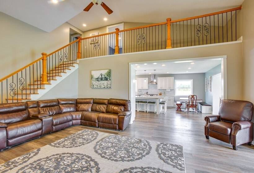 Charming Cadillac Retreat W/ Private Hot Tub!