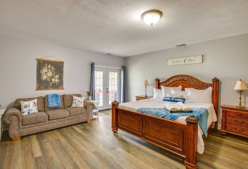 Charming Cadillac Retreat W/ Private Hot Tub!