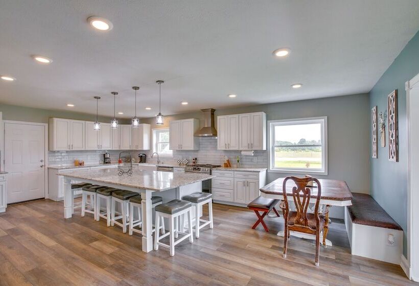 Charming Cadillac Retreat W/ Private Hot Tub!