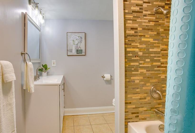 Charming Cadillac Retreat W/ Private Hot Tub!