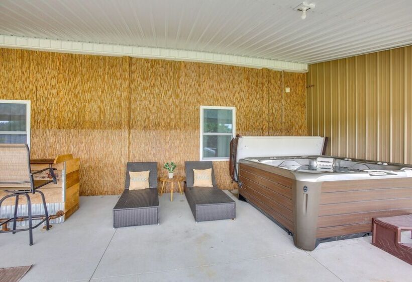 Charming Cadillac Retreat W/ Private Hot Tub!