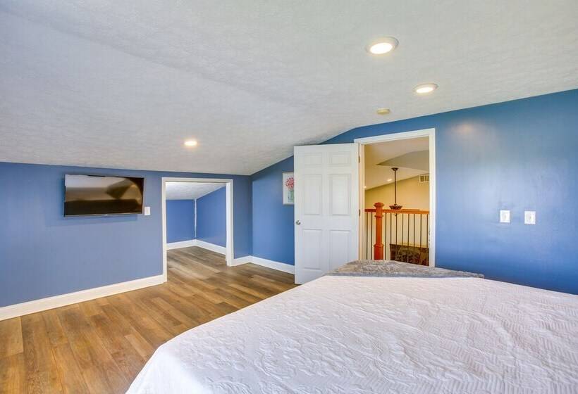 Charming Cadillac Retreat W/ Private Hot Tub!