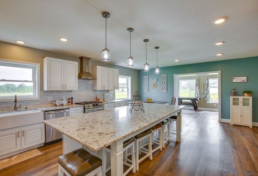 Charming Cadillac Retreat W/ Private Hot Tub!