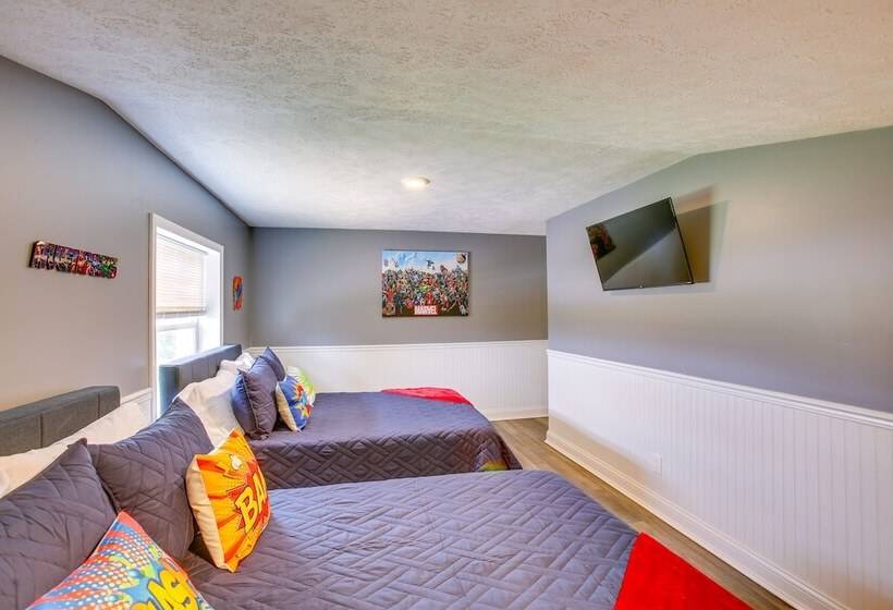 Charming Cadillac Retreat W/ Private Hot Tub!