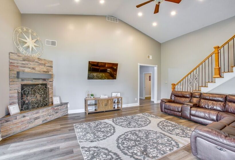 Charming Cadillac Retreat W/ Private Hot Tub!