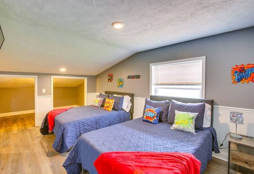 Charming Cadillac Retreat W/ Private Hot Tub!