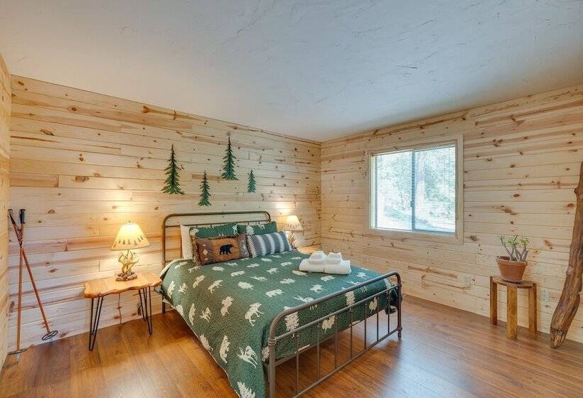Hike, Ski & Unwind: Cabin W/ Hot Tub In Pioneer!