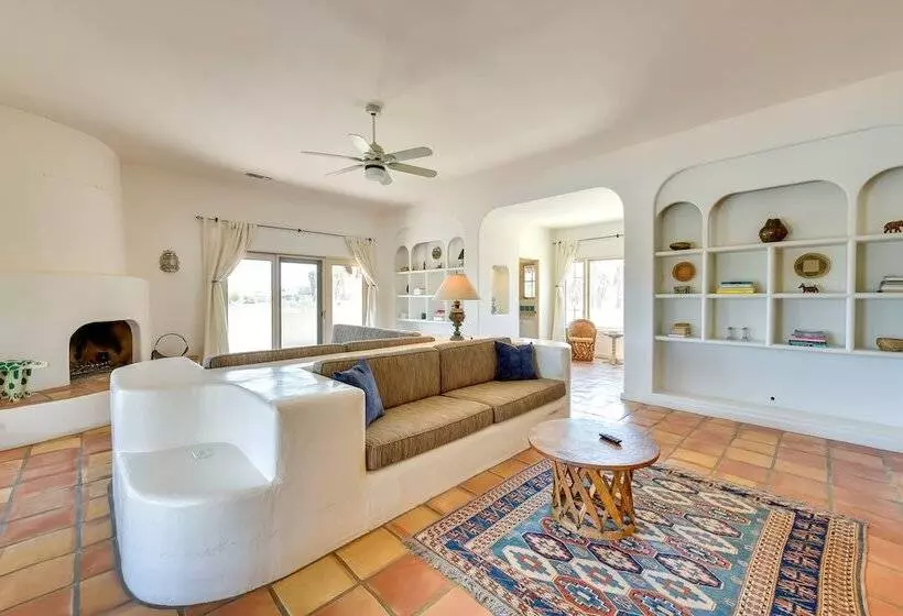 Chic Borrego Springs Home W/ Outdoor Oasis!