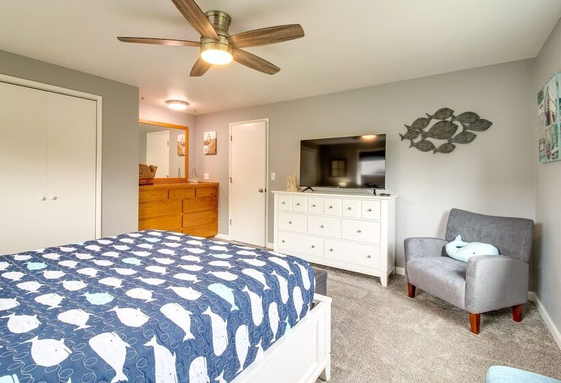 Coastal Bandon Vacation Rental: Walk To Beach!