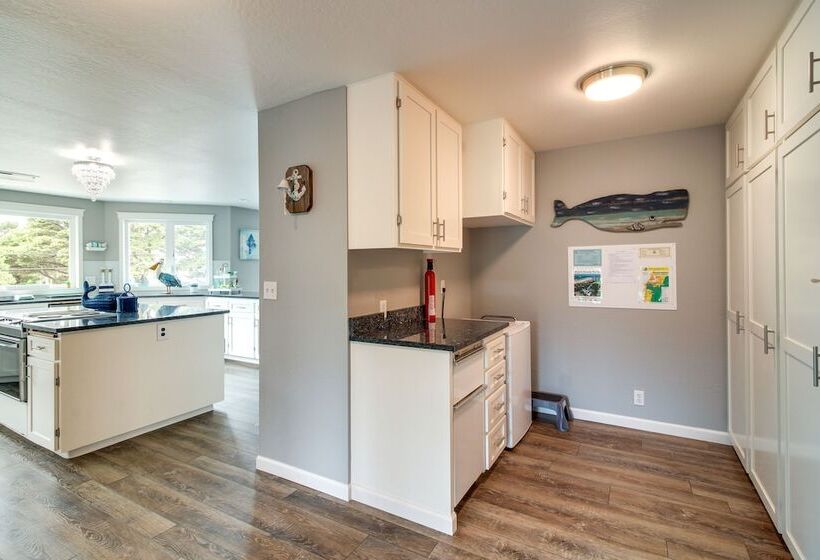 Coastal Bandon Vacation Rental: Walk To Beach!