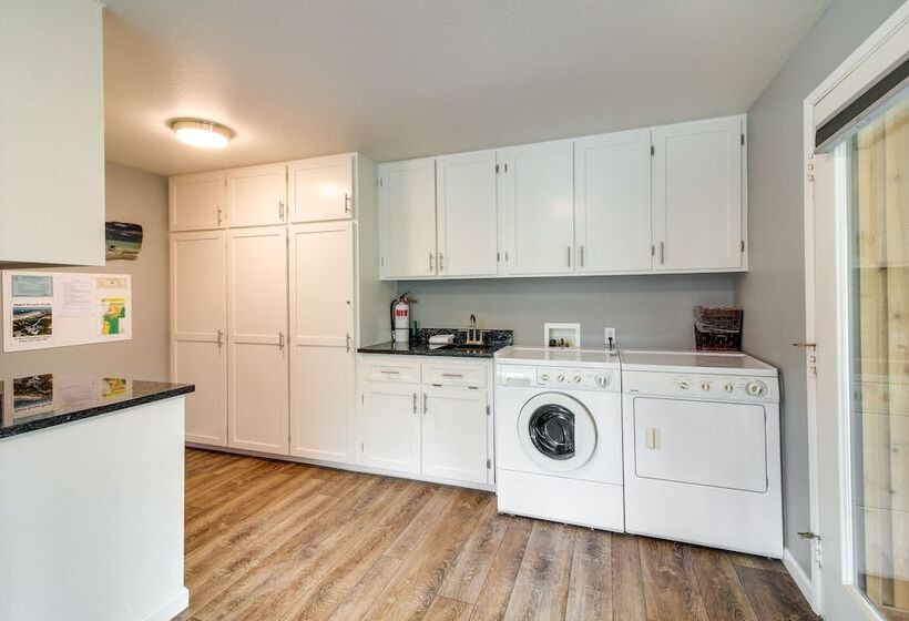 Coastal Bandon Vacation Rental: Walk To Beach!