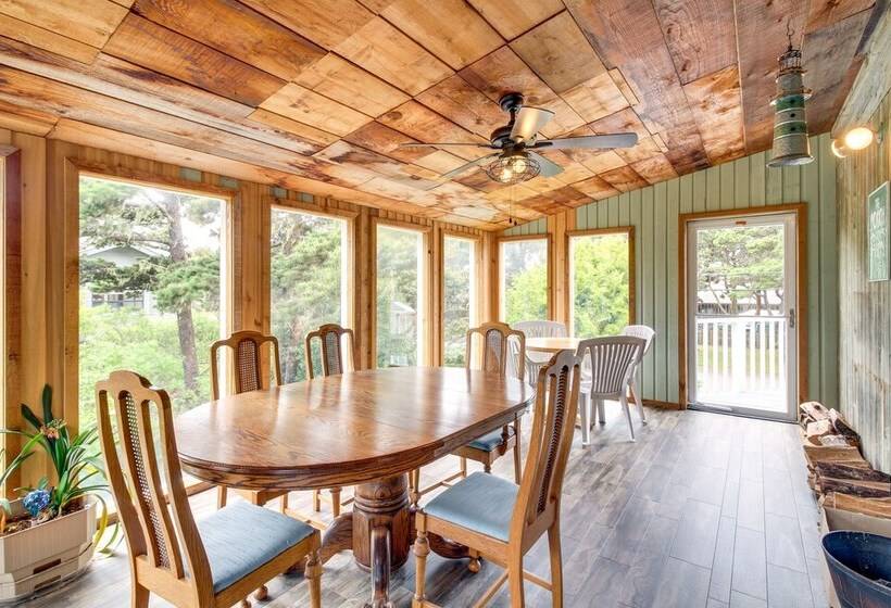 Coastal Bandon Vacation Rental: Walk To Beach!