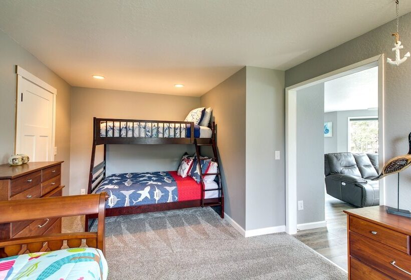 Coastal Bandon Vacation Rental: Walk To Beach!