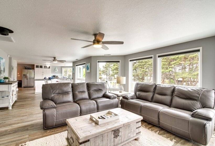 Coastal Bandon Vacation Rental: Walk To Beach!