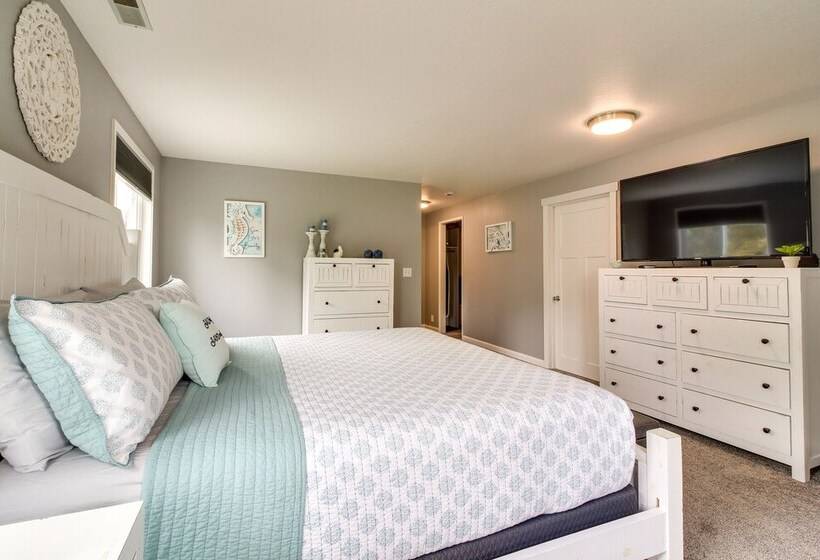 Coastal Bandon Vacation Rental: Walk To Beach!