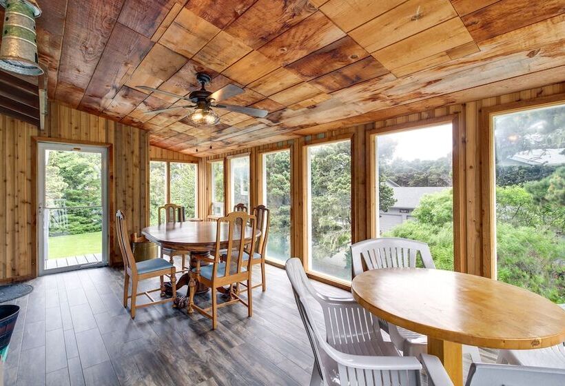 Coastal Bandon Vacation Rental: Walk To Beach!