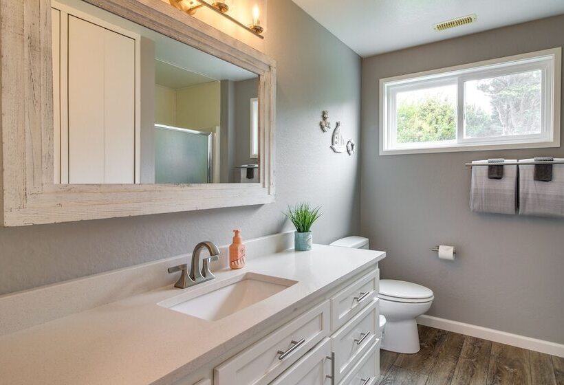 Coastal Bandon Vacation Rental: Walk To Beach!