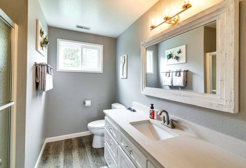 Coastal Bandon Vacation Rental: Walk To Beach!