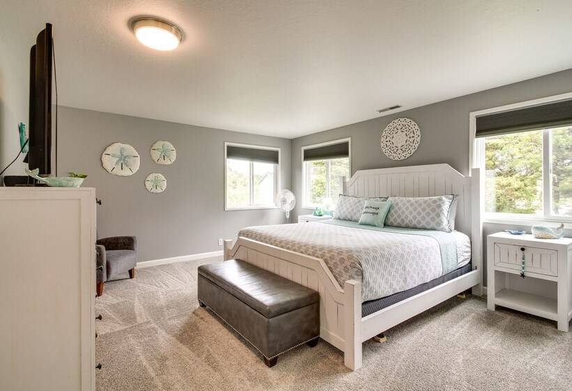 Coastal Bandon Vacation Rental: Walk To Beach!