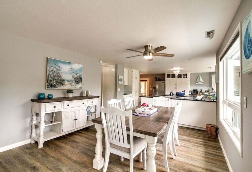 Coastal Bandon Vacation Rental: Walk To Beach!